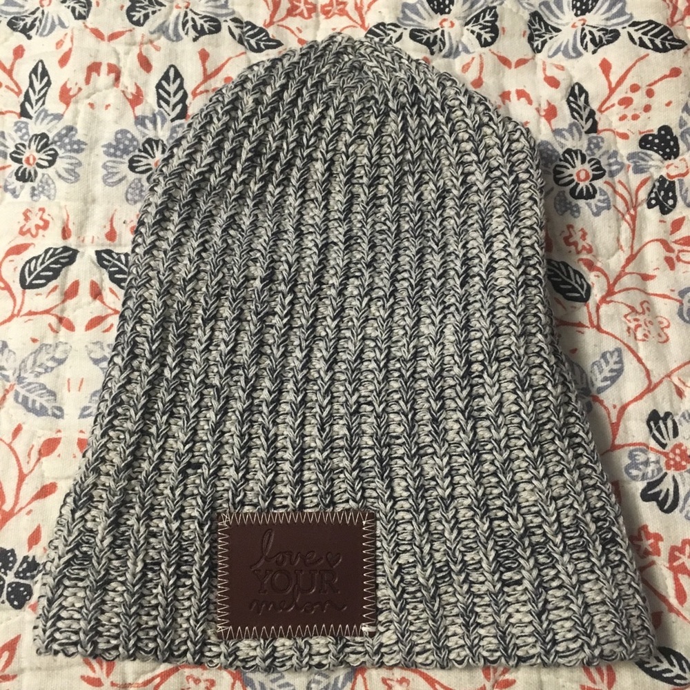 (NWOT) {Love Your Melon} Speckled Kid’s Beanie